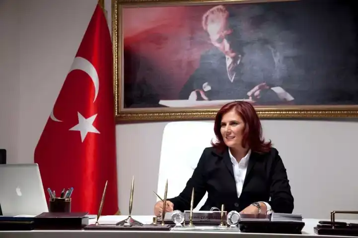 Belediye Başkanı'ndan Şiddete Karşı Slogan
