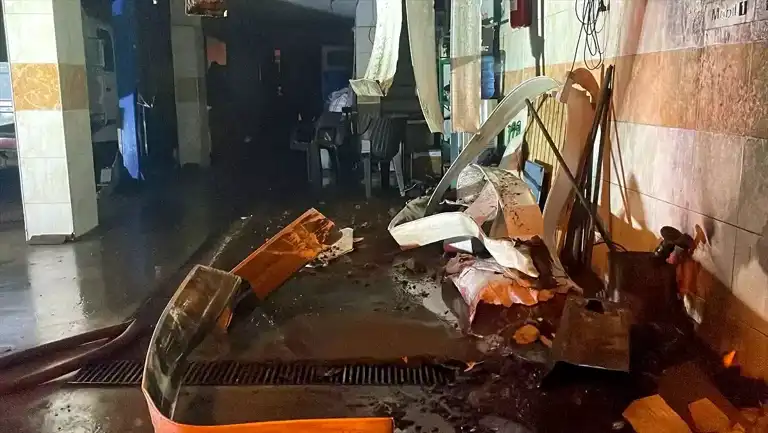 Aydın Efeler'de Oto Tamirhanesi Yandı