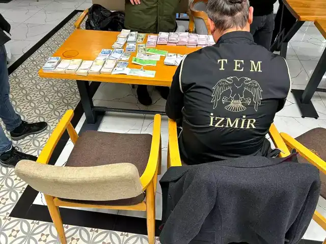 İzmir'de FETÖ Operasyonu: 21 Tutuklama