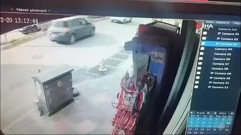 Otomobil Motosiklete Çarpıp Kaçtı: Kaza Kameralarda!