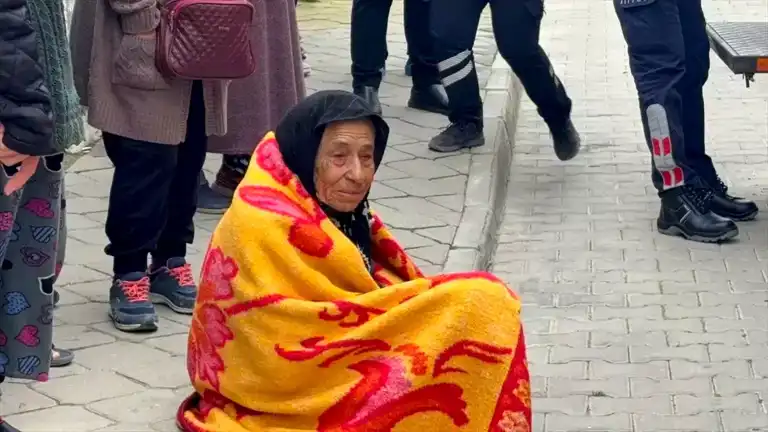 Söke'de Yaşlı Kadın Yangından Kurtuldu
